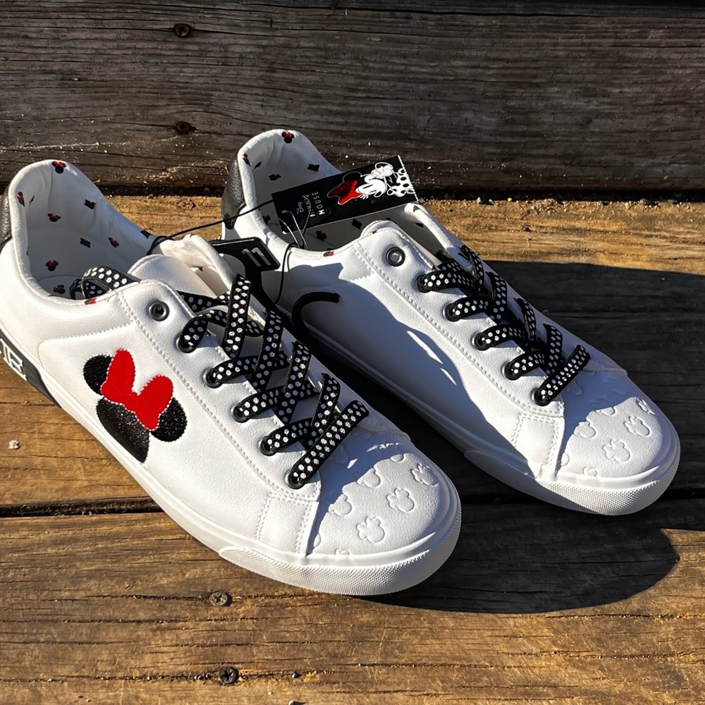 MINNIE MOUSE WOMENS SIZE 11 FASHION SNEAKER NWT